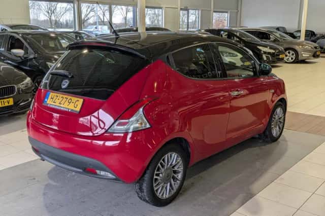 Lancia Ypsilon (2013) thumbnail 4