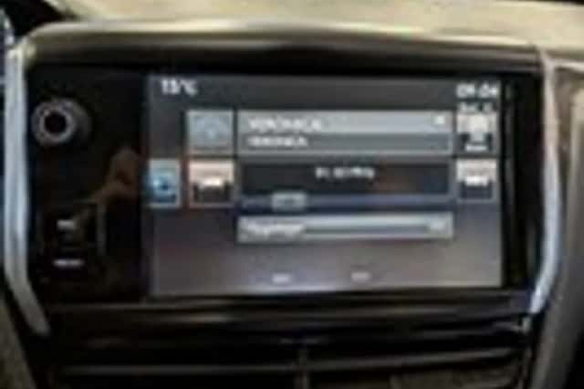 Peugeot 2008 (2015) thumbnail 16