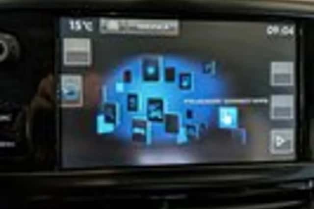 Peugeot 2008 (2015) thumbnail 17
