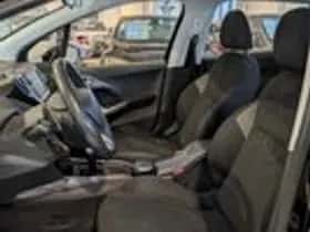 Peugeot 2008 (2015) thumbnail 6