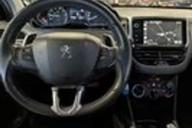 Peugeot 2008 (2015) thumbnail 10