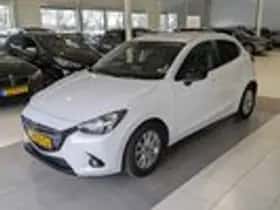 Mazda 2 (2015) thumbnail 2