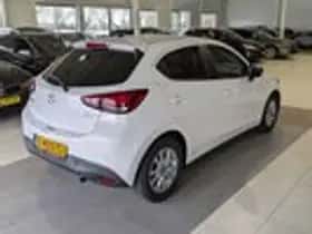 Mazda 2 (2015) thumbnail 4