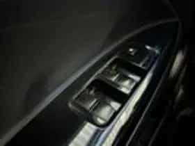 Mitsubishi Space Star (2015) thumbnail 11