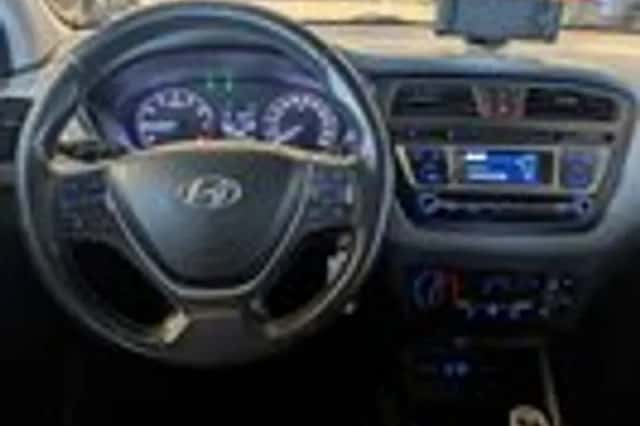 Hyundai i20 (2015) thumbnail 10