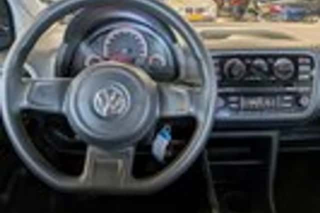 Volkswagen Up! (2016) thumbnail 10