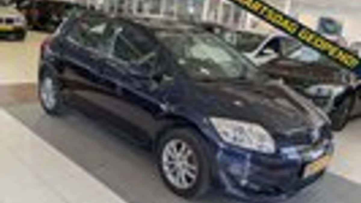 Toyota Auris (2008) — foto 1