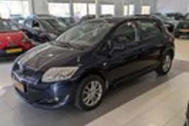 Toyota Auris (2008) thumbnail 2