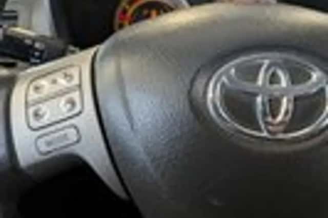 Toyota Auris (2008) thumbnail 12