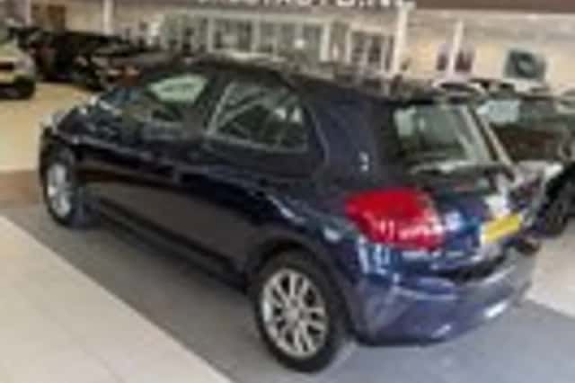 Toyota Auris (2008) thumbnail 3
