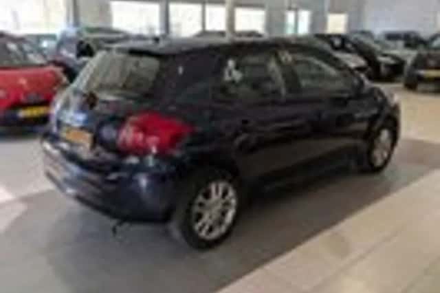 Toyota Auris (2008) thumbnail 4