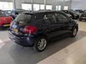 Toyota Auris (2008) thumbnail 4
