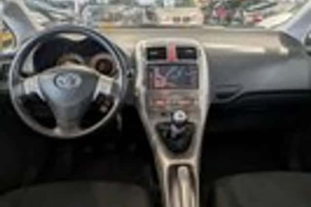 Toyota Auris (2008) thumbnail 9