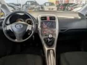 Toyota Auris (2008) thumbnail 9