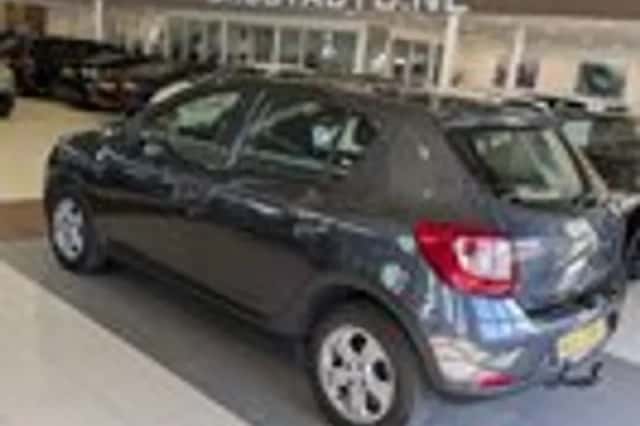 Dacia Sandero (2016) thumbnail 3