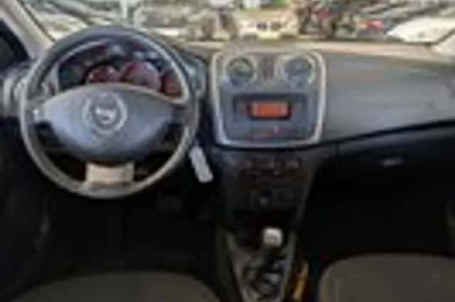 Dacia Sandero (2016) thumbnail 9