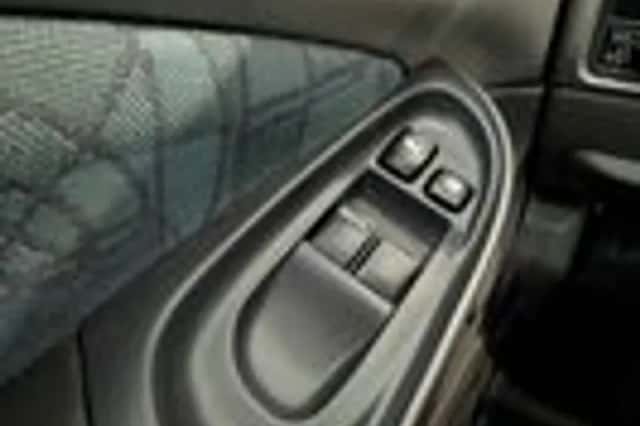 Nissan Almera (2000) thumbnail 11