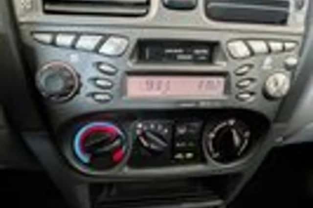 Nissan Almera (2000) thumbnail 14