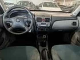 Nissan Almera (2000) thumbnail 8