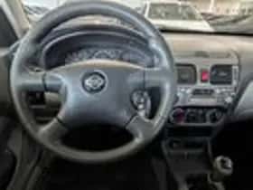 Nissan Almera (2000) thumbnail 9