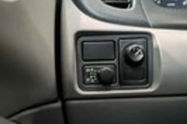 Nissan Almera (2000) thumbnail 10