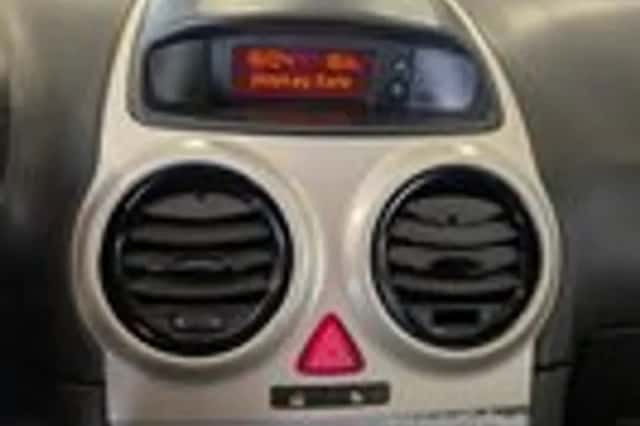 Opel Corsa (2009) thumbnail 11