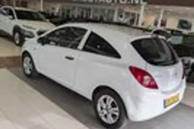 Opel Corsa (2009) thumbnail 3