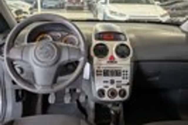 Opel Corsa (2009) thumbnail 8