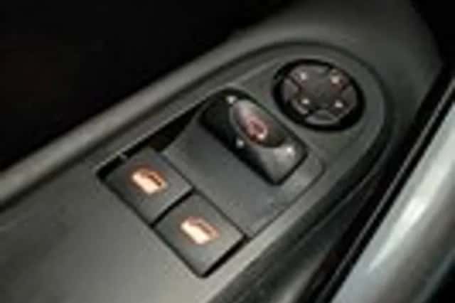 Peugeot RCZ (2011) thumbnail 18