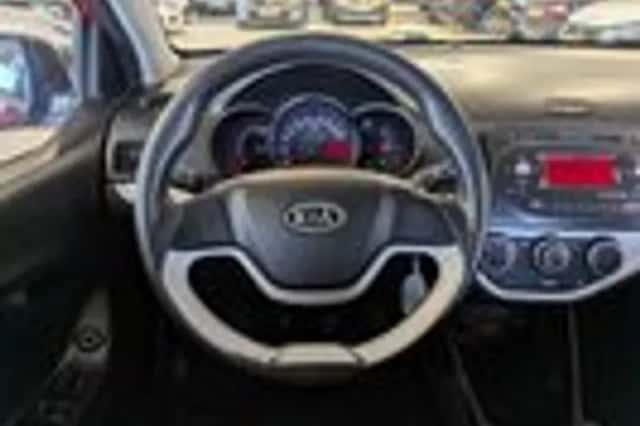 Kia Picanto (2011) thumbnail 10