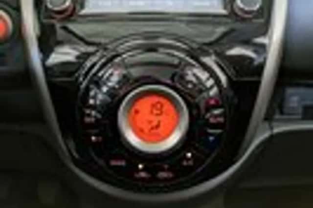 Nissan Micra (2013) thumbnail 15