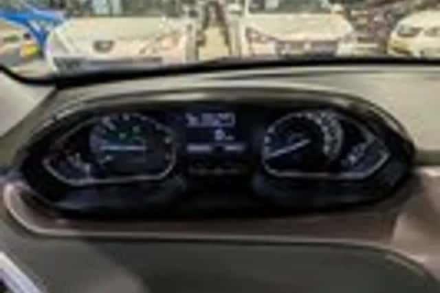 Peugeot 2008 (2015) thumbnail 11
