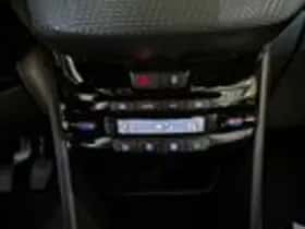 Peugeot 2008 (2015) thumbnail 13