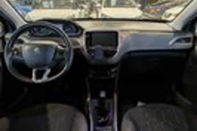 Peugeot 2008 (2015) thumbnail 9