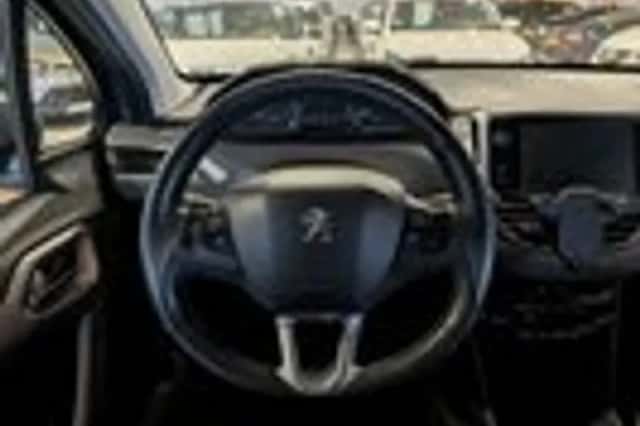 Peugeot 2008 (2015) thumbnail 10