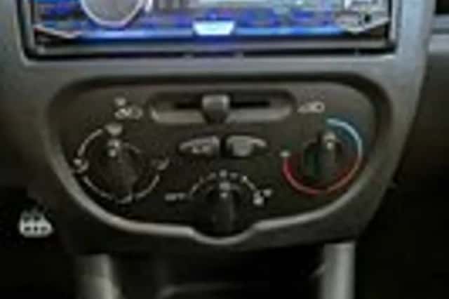 Peugeot 206+ (2012) thumbnail 11