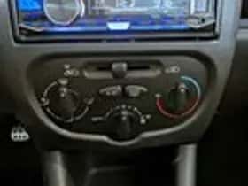 Peugeot 206+ (2012) thumbnail 11