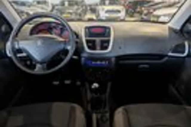 Peugeot 206+ (2012) thumbnail 8