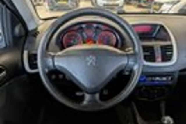 Peugeot 206+ (2012) thumbnail 9