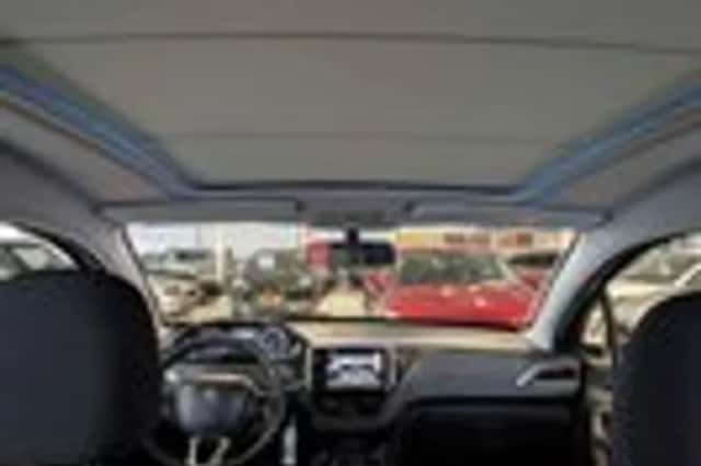 Peugeot 2008 (2016) thumbnail 12