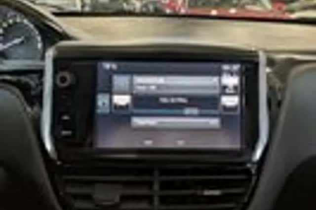 Peugeot 2008 (2016) thumbnail 18