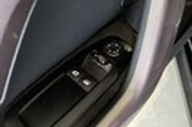 Peugeot 2008 (2016) thumbnail 22