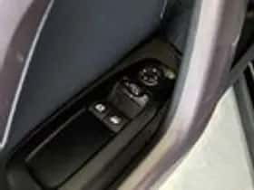 Peugeot 2008 (2016) thumbnail 22