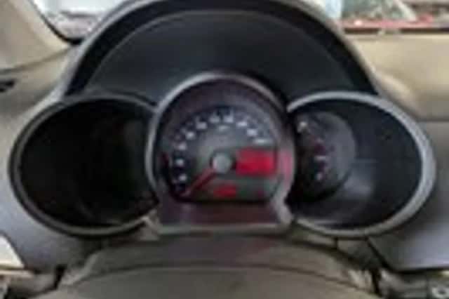 Kia Picanto (2012) thumbnail 11