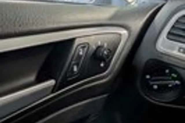 Volkswagen Golf (2013) thumbnail 12
