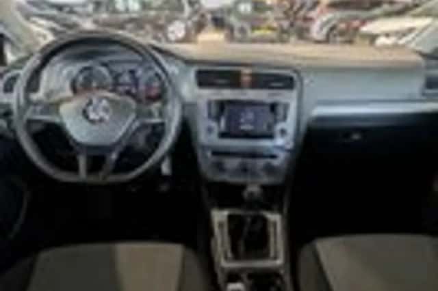 Volkswagen Golf (2013) thumbnail 9