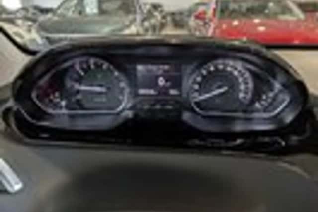 Peugeot 208 (2012) thumbnail 11