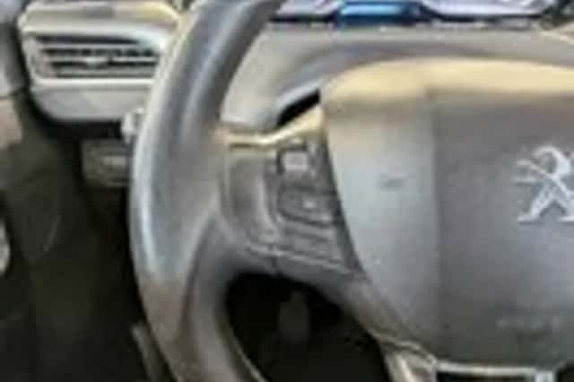 Peugeot 208 (2012) thumbnail 12