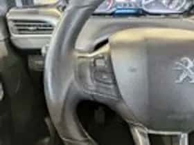 Peugeot 208 (2012) thumbnail 12