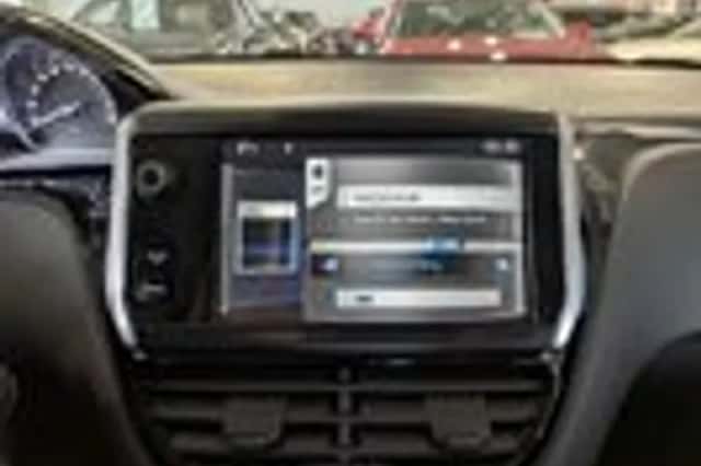 Peugeot 208 (2012) thumbnail 17